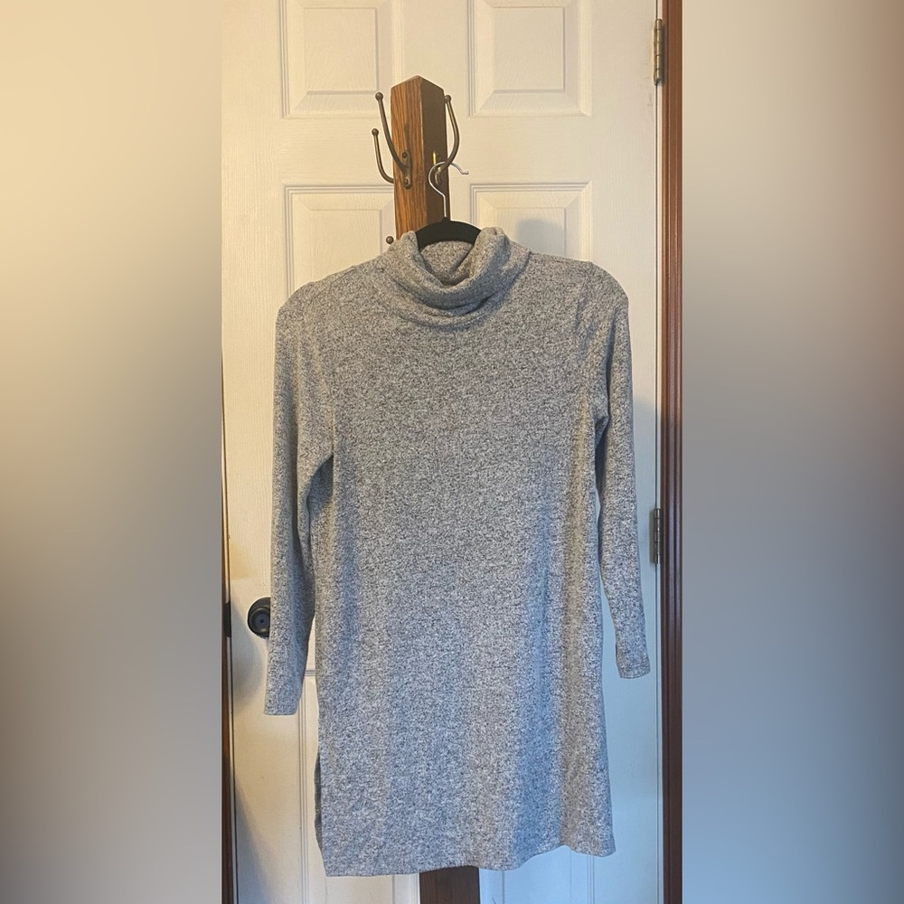 Old navy small turtle neck tunic top. Some pilling see photo